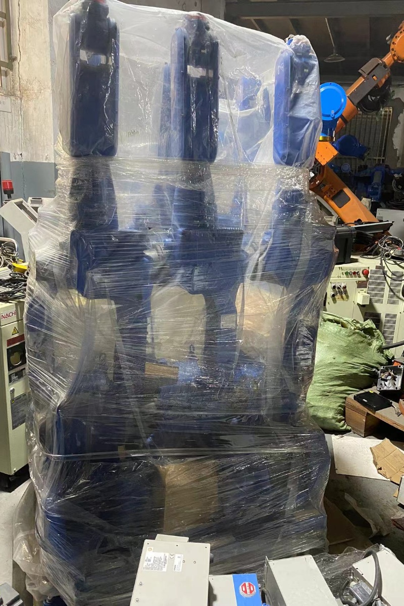 YR-UP6-A00 中古やすかわロボット（位置変更機及び溶接ガン付き）