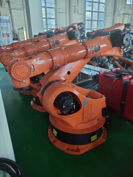 KR240L180 中古KUKAロボット