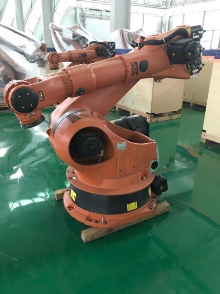 KR240L180 中古KUKAロボット