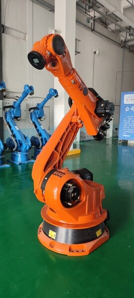 KR210-95 中古KUKAロボット