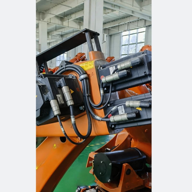 KR210R2700C4 中古KUKAロボット