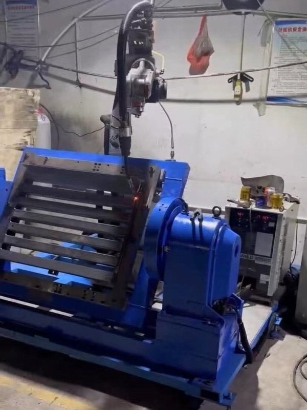 YR-UP6-A00 中古やすかわロボット（位置変更機及び溶接ガン付き）
