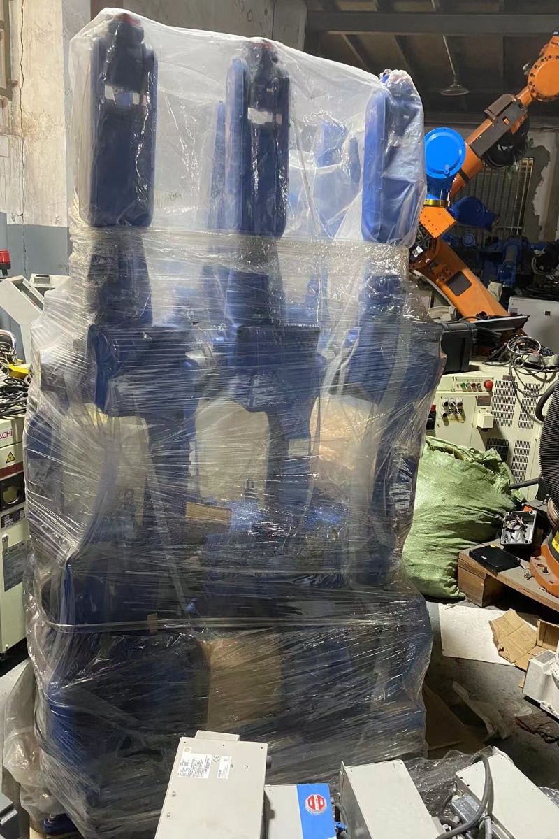 YR-UP6-A00 中古やすかわロボット（位置変更機及び溶接ガン付き）
