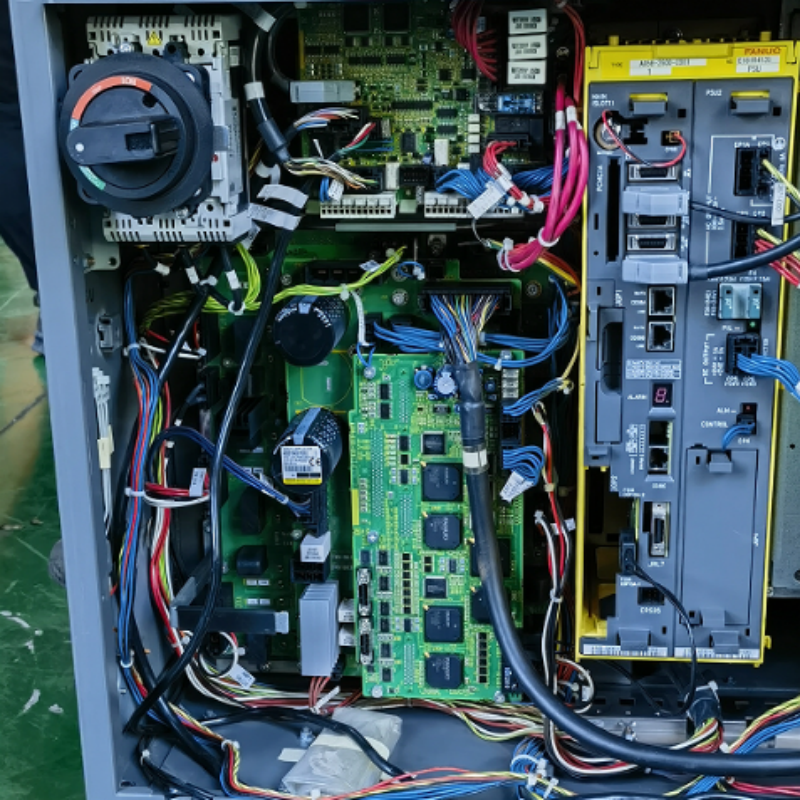 100iC-12 中古ファナックロボット