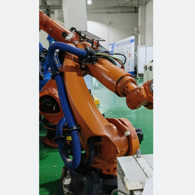 KR210R2700C4 中古KUKAロボット