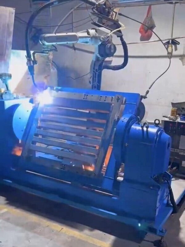 YR-UP6-A00 中古やすかわロボット（位置変更機及び溶接ガン付き）